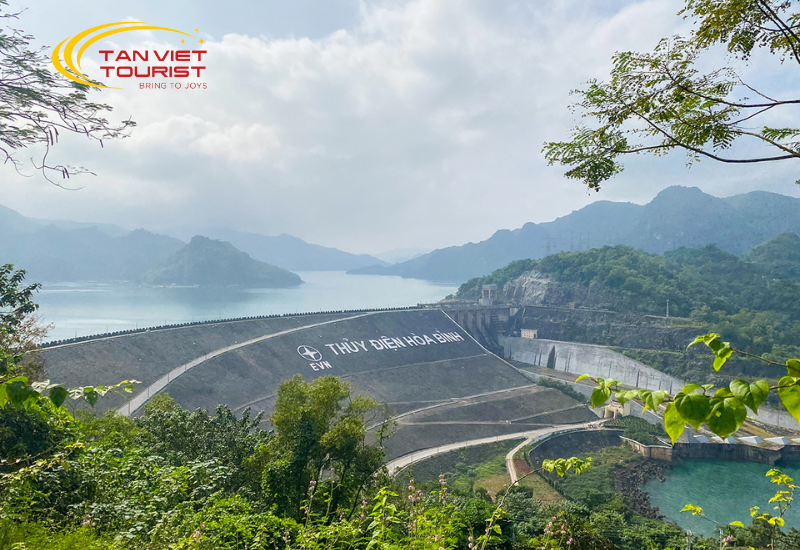 tour-chua-huong-den-thac-bo-thuy-dien-hb (1)