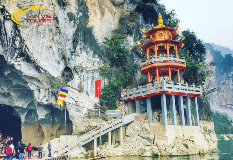 tour-chua-huong-den-thac-bo-thuy-dien-hb (2)