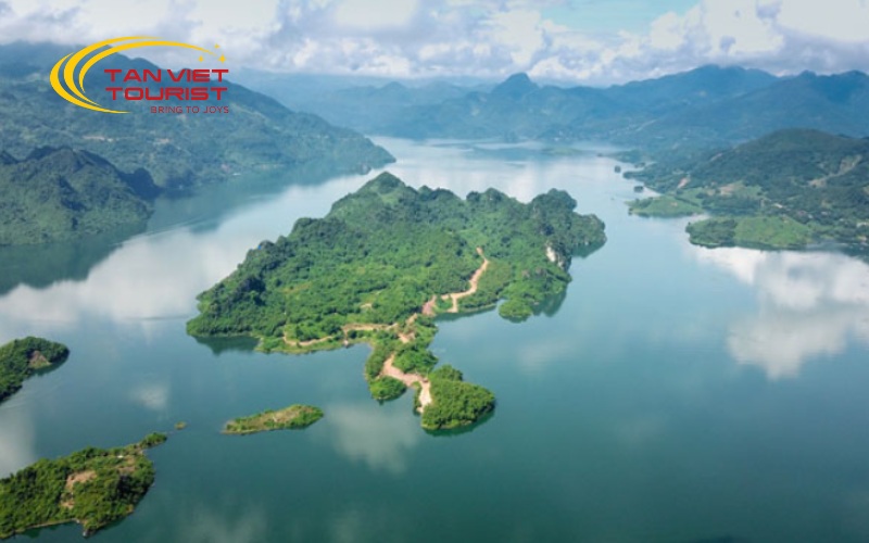 tour-chua-huong-den-thac-bo-thuy-dien-hb (3)