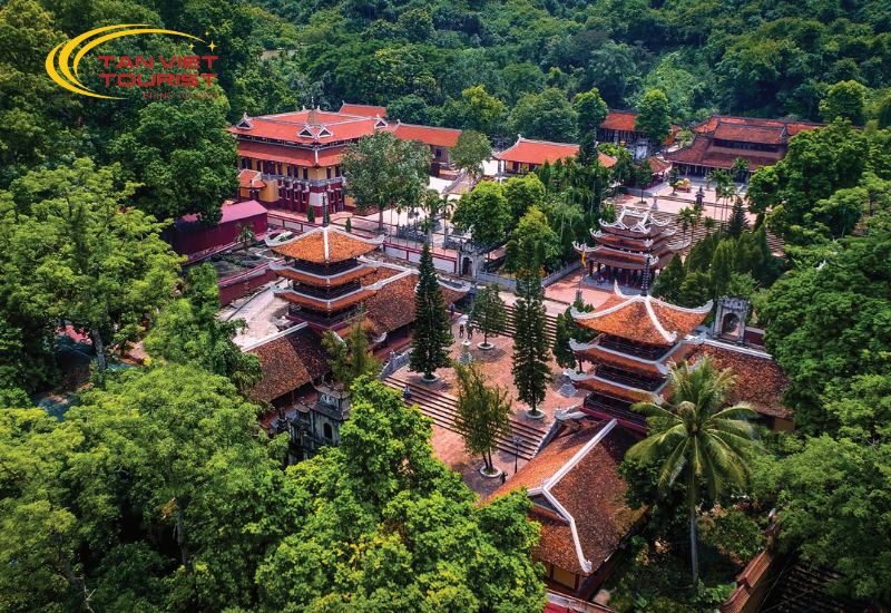 tour-chua-huong-den-thac-bo-thuy-dien-hb (3)
