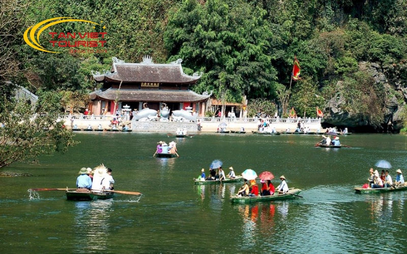 tour-chua-huong-den-thac-bo-thuy-dien-hb (4)